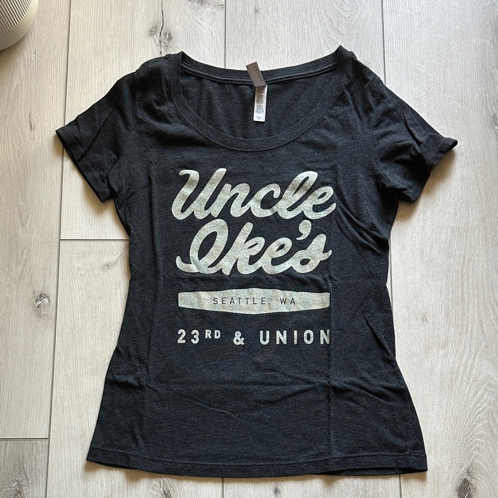 Uncle Ike’s Charcoal Tee // size medium